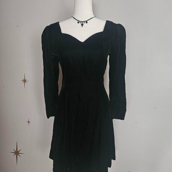 Vtg Perspective Size 7 Black Velvet Mini Dress, Sweetheart Neck, Puff Sleeve - Picture 1 of 6